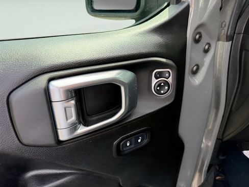 Used 2022 Jeep Gladiator Sport AWD/4WD image 19