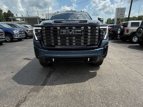 Used 2025 GMC Sierra 2500 Denali Ultimate AWD/4WD image 2