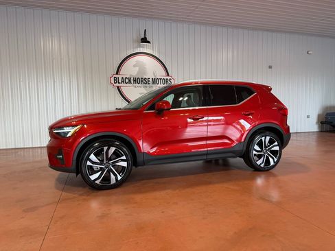 Used 2023 Volvo XC40 B5 Plus w/ Protection Package Premier AWD/4WD image 4