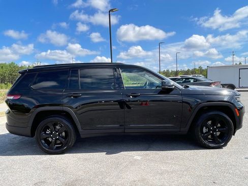 Used 2023 Jeep Grand Cherokee L Laredo AWD/4WD image 21