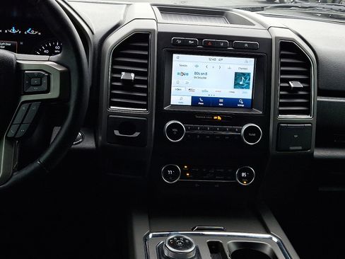 Used 2021 Ford Expedition XLT image 16