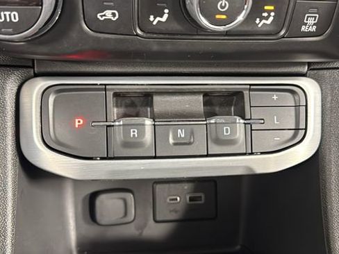 Used 2023 GMC Acadia SLE w/ Driver Convenience Package image 30