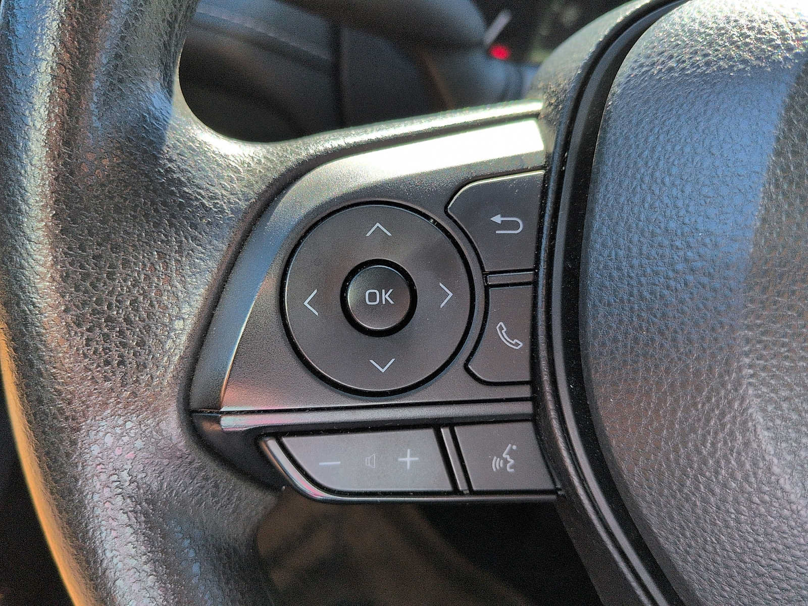 Used 2024 Toyota RAV4 XLE FWD image 16