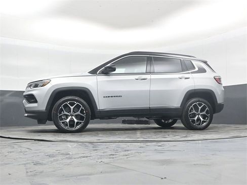 New 2026 Jeep Compass Limited w/ Mopar Graphics Package image 43