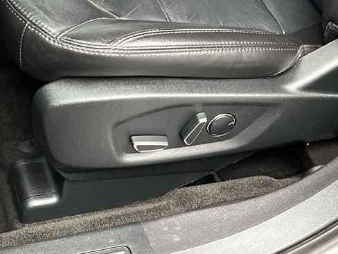 Used 2018 Ford Explorer XLT w/ Equipment Group 202A AWD/4WD image 14
