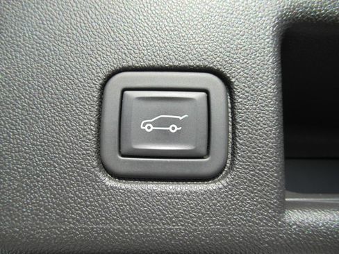 Used 2023 Chevrolet Equinox RS AWD/4WD image 36