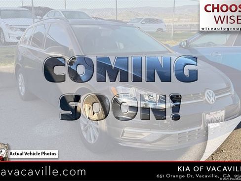 Used 2019 Volkswagen Golf S image 1