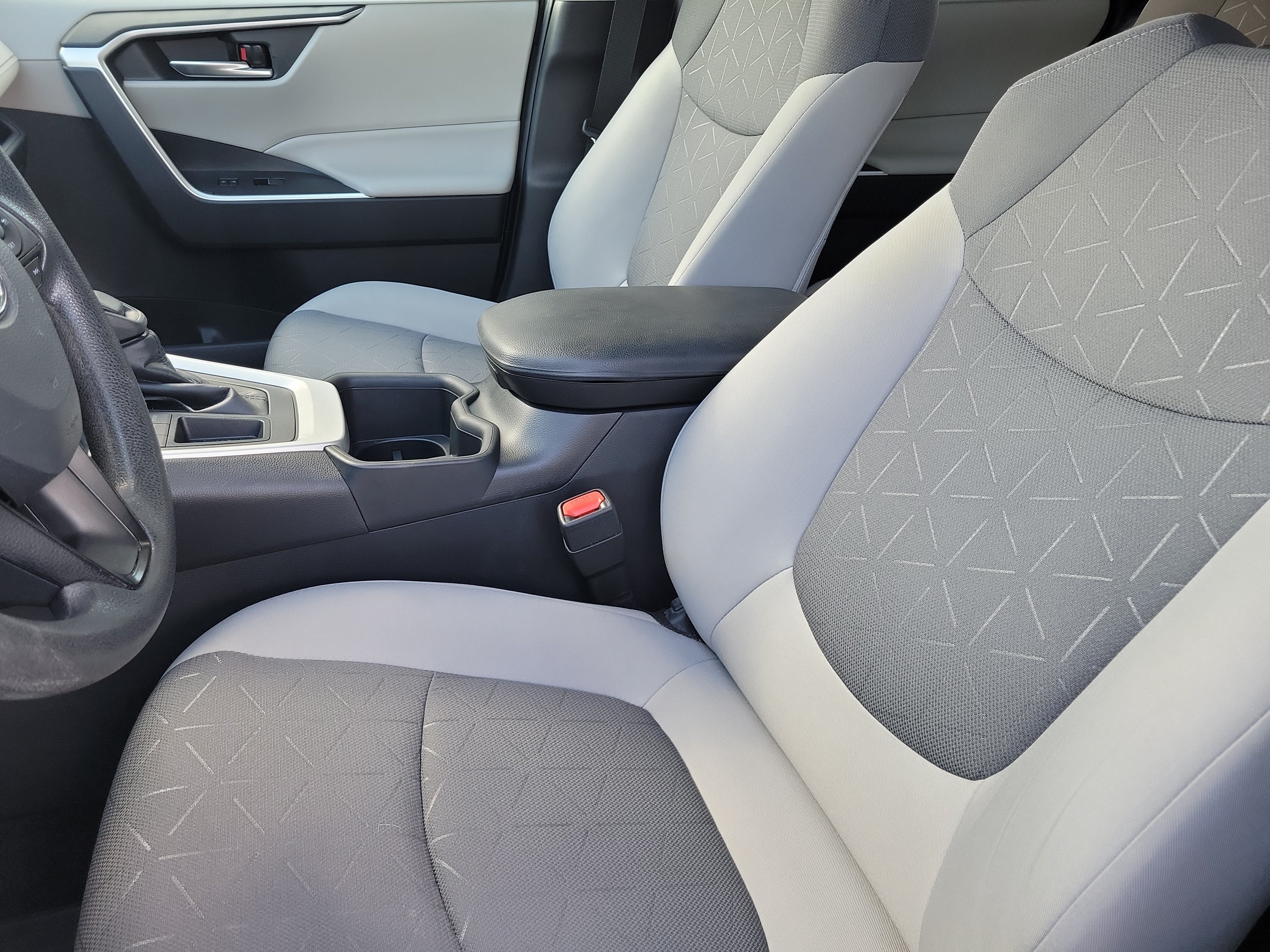 Used 2023 Toyota RAV4 XLE w/ Convenience Package FWD image 19