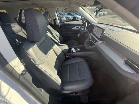 New 2026 Ford Explorer Active w/ Active Comfort Package image 10