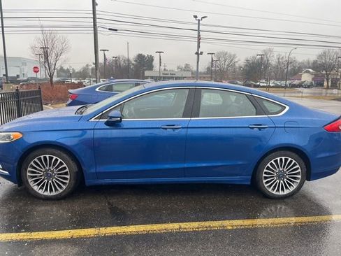 Used 2017 Ford Fusion SE w/ Fusion SE Technology Package image 2