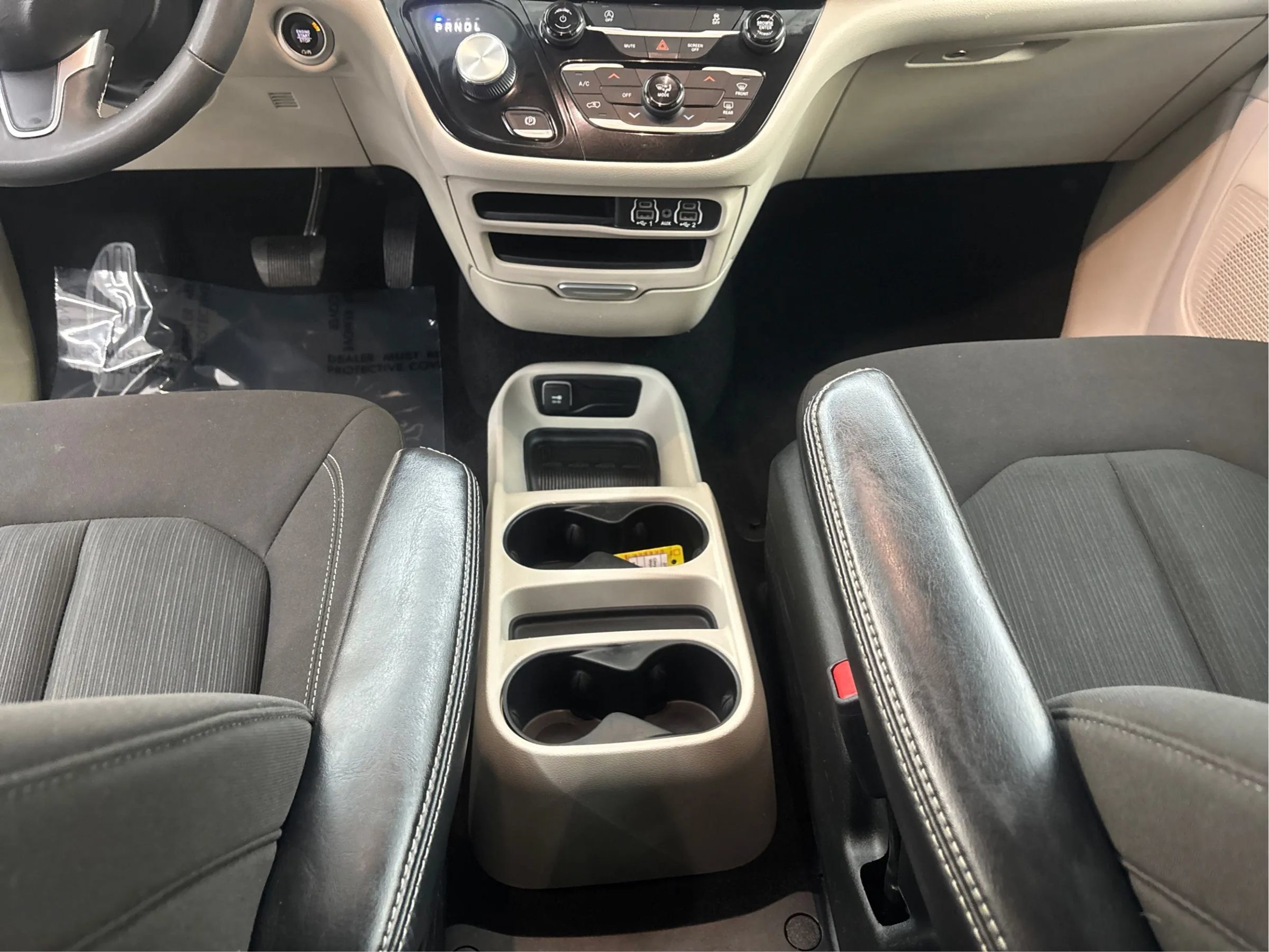 Used 2023 Chrysler Voyager LX FWD image 22