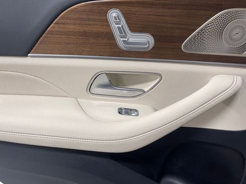 Used 2024 Mercedes-Benz GLS 450 4MATIC image 24