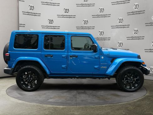 Used 2024 Jeep Wrangler Unlimited Sahara AWD/4WD image 6