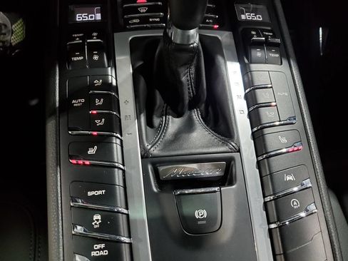 Used 2021 Porsche Macan AWD/4WD image 36