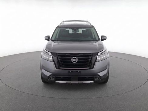 Used 2023 Nissan Pathfinder SL w/ Black Appearance Package FWD image 5