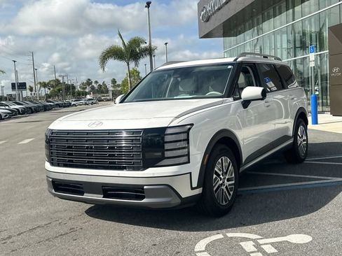 Used 2026 Hyundai Palisade SEL Premium FWD image 2