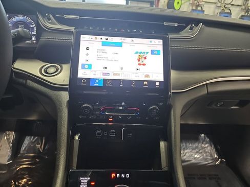 Used 2023 Jeep Grand Cherokee Limited w/ Black Appearance Package image 20