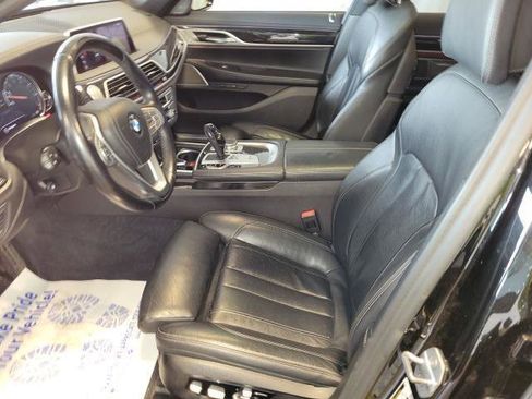 Used 2019 BMW 740i w/ M Sport Package RWD image 4