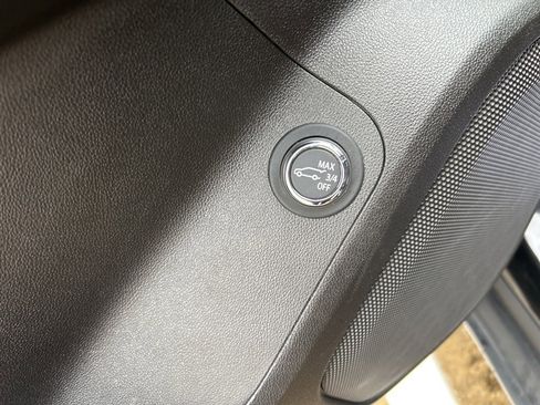 Used 2023 GMC Acadia SLE w/ Driver Convenience Package image 20