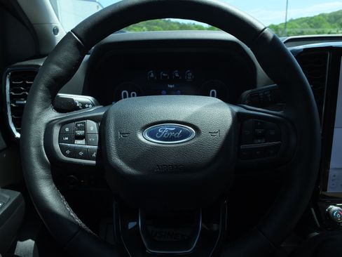 Used 2024 Ford Ranger Lariat w/ Advanced Towing Package RWD image 19