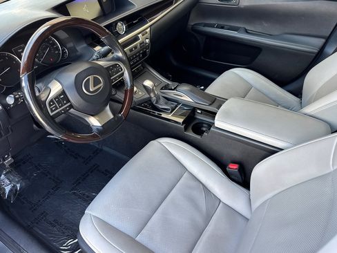 Used 2018 Lexus ES 350 w/ Navigation System Package FWD image 4