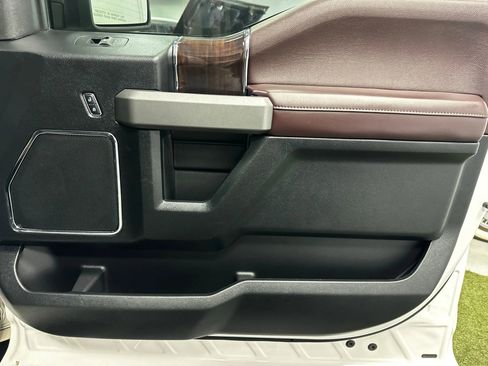 Used 2017 Ford F150 Platinum w/ Equipment Group 701A Luxury image 27