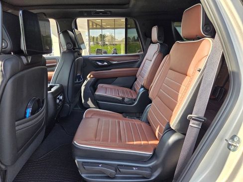 Used 2023 GMC Yukon Denali Ultimate AWD/4WD image 12
