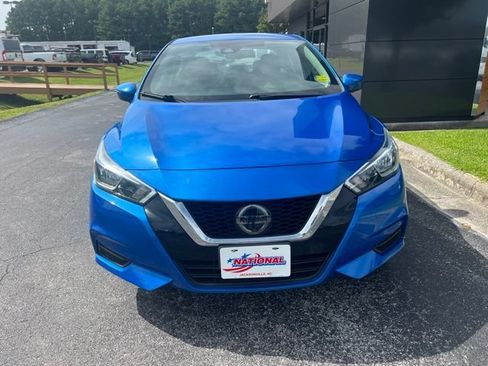 Used 2021 Nissan Versa SV FWD image 3