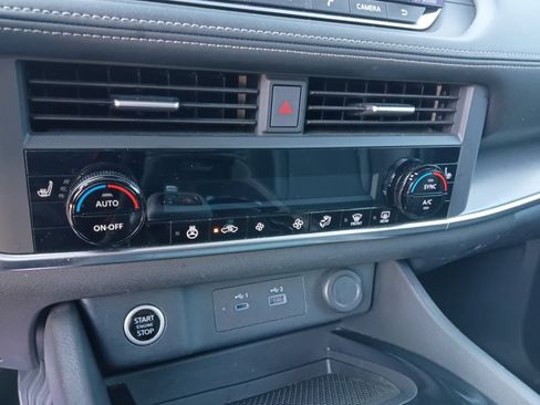 Used 2023 Nissan Rogue SV w/ SV Premium B Package FWD image 18