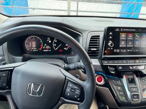 Used 2025 Honda Odyssey Elite image 7