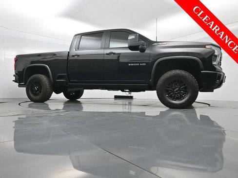 Used 2025 Chevrolet Silverado 2500 ZR2 w/ Technology Package image 45