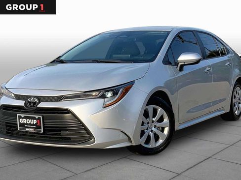 Used 2025 Toyota Corolla LE FWD image 1