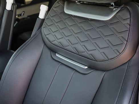 Used 2024 Land Rover Range Rover SV image 30