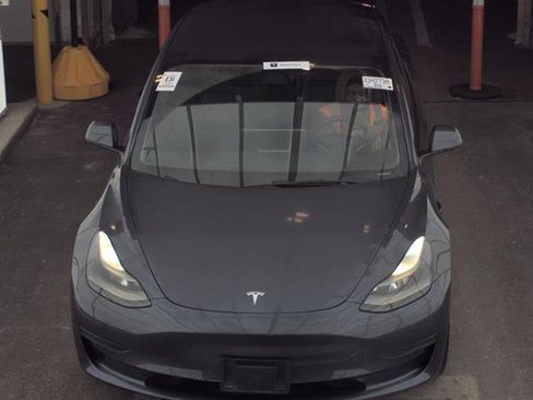 Used 2023 Tesla Model 3 Standard Range image 3