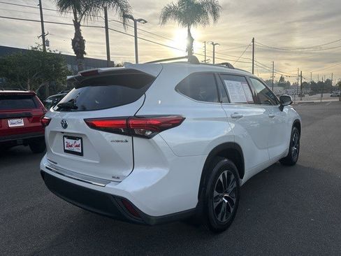 Used 2022 Toyota Highlander XLE image 7