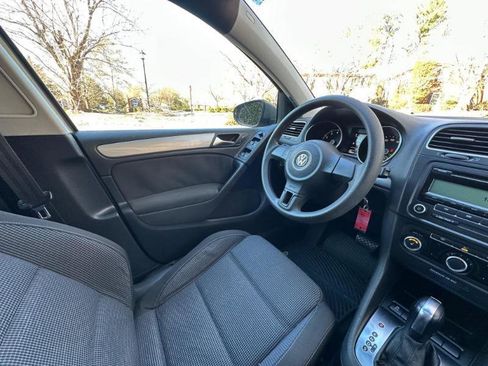 Used 2011 Volkswagen Golf 4-Door FWD image 40