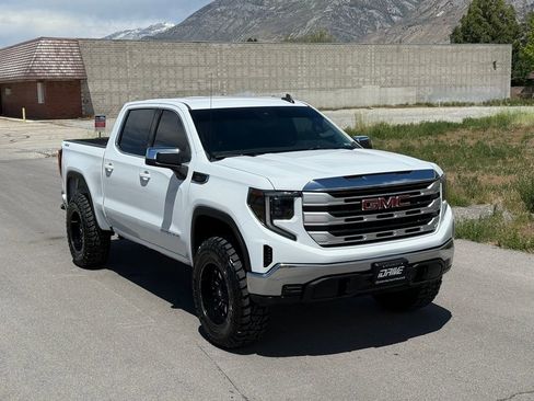 Used 2023 GMC Sierra 1500 SLE AWD/4WD image 2