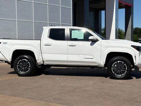Used 2024 Toyota Tacoma TRD Sport w/ TRD Sport Upgrade Package AWD/4WD image 3