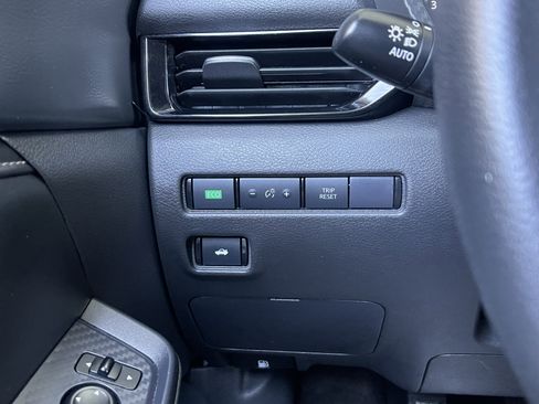 Used 2024 Nissan Sentra SV FWD image 40