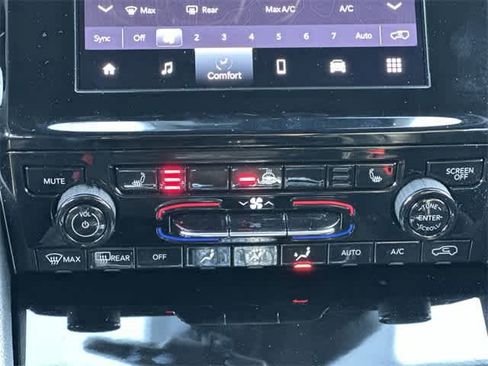 Used 2025 Jeep Grand Cherokee Altitude image 16