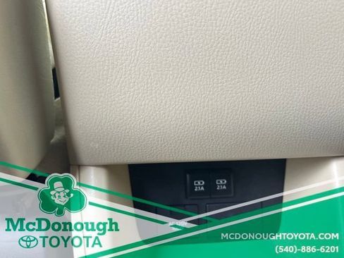 Used 2019 Toyota Highlander XLE FWD image 12