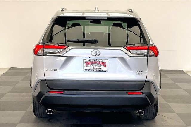 Used 2025 Toyota RAV4 XLE AWD/4WD image 3