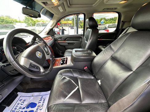 Used 2011 Chevrolet Tahoe LTZ AWD/4WD image 9