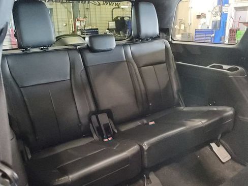 Used 2019 Ford Expedition XLT w/ Equipment Group 202A AWD/4WD image 23