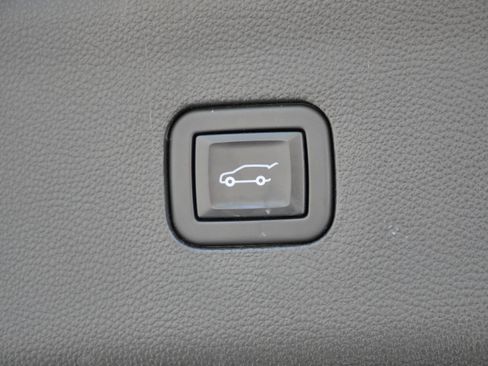 Used 2020 Buick Enclave Premium w/ Sun and Sites Package image 15