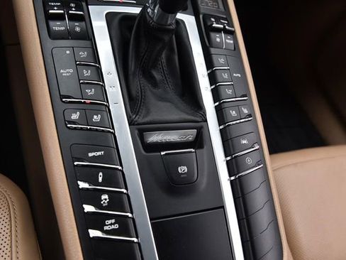 Used 2020 Porsche Macan image 19