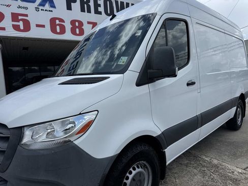 Used 2021 Mercedes-Benz Sprinter 2500 image 5