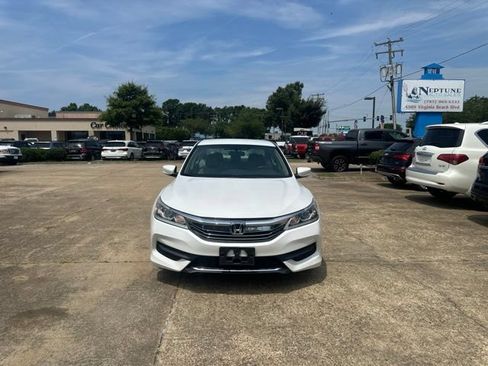 Used 2017 Honda Accord LX image 2