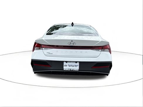 New 2026 Hyundai Elantra SE FWD image 4