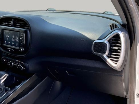 Used 2020 Kia Soul S FWD image 18